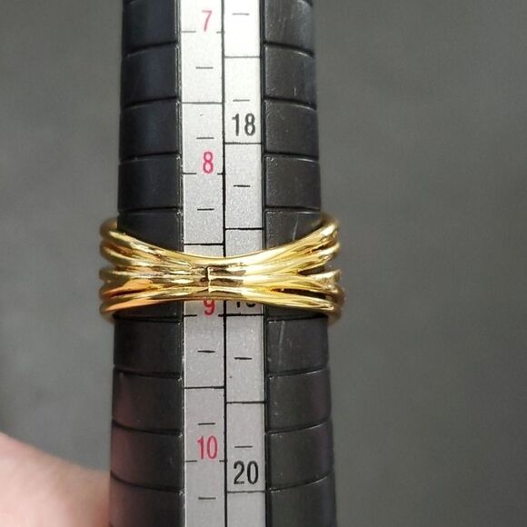 Gold tone layered looking ring - Picture 9 of 9